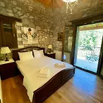 Stonenest -luxury Stone Alpesi faház Kalávrita