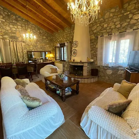 Dağ evi Stonenest -luxury Stone Kalavryta