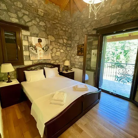 Stonenest -luxury Stone Dağ evi Kalavryta