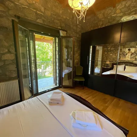 Dağ evi Stonenest -luxury Stone Kalavryta